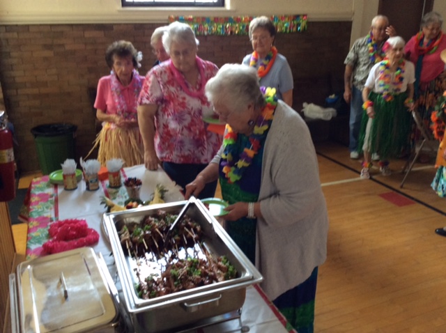 2015 photo luau more guests at refreshment table